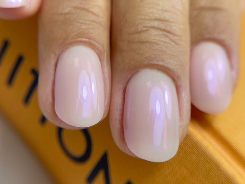 Manucure russe professionnelle à Renens, pour des cuticules nettes et des ongles parfaitement préparés