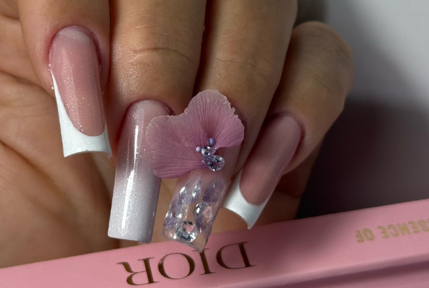 HouseaneCardoso - Manucure de luxe à Renens 1 Nail art personnalisé réalisé à Renens avec motifs créatifs et décoration unique sur ongles