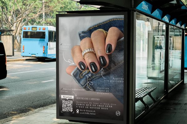 Publicité Houseane Cardoso à un arrêt de bus à Malley, salon d’ongles premium basé à Prilly actif dans la région lausannoise.