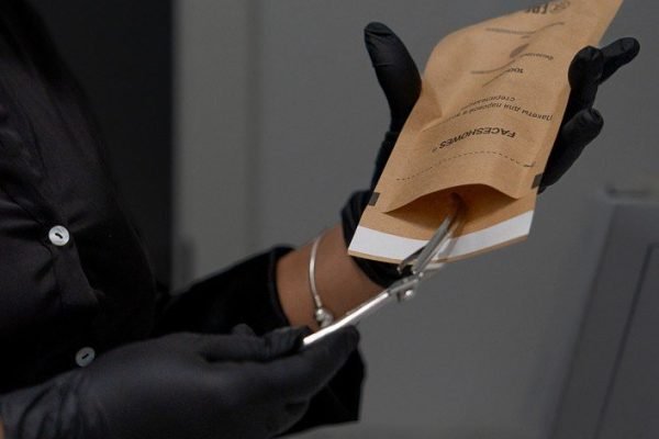 Stérilisation du matériel de manucure à Renens garantissant hygiène et sécurité pour chaque cliente